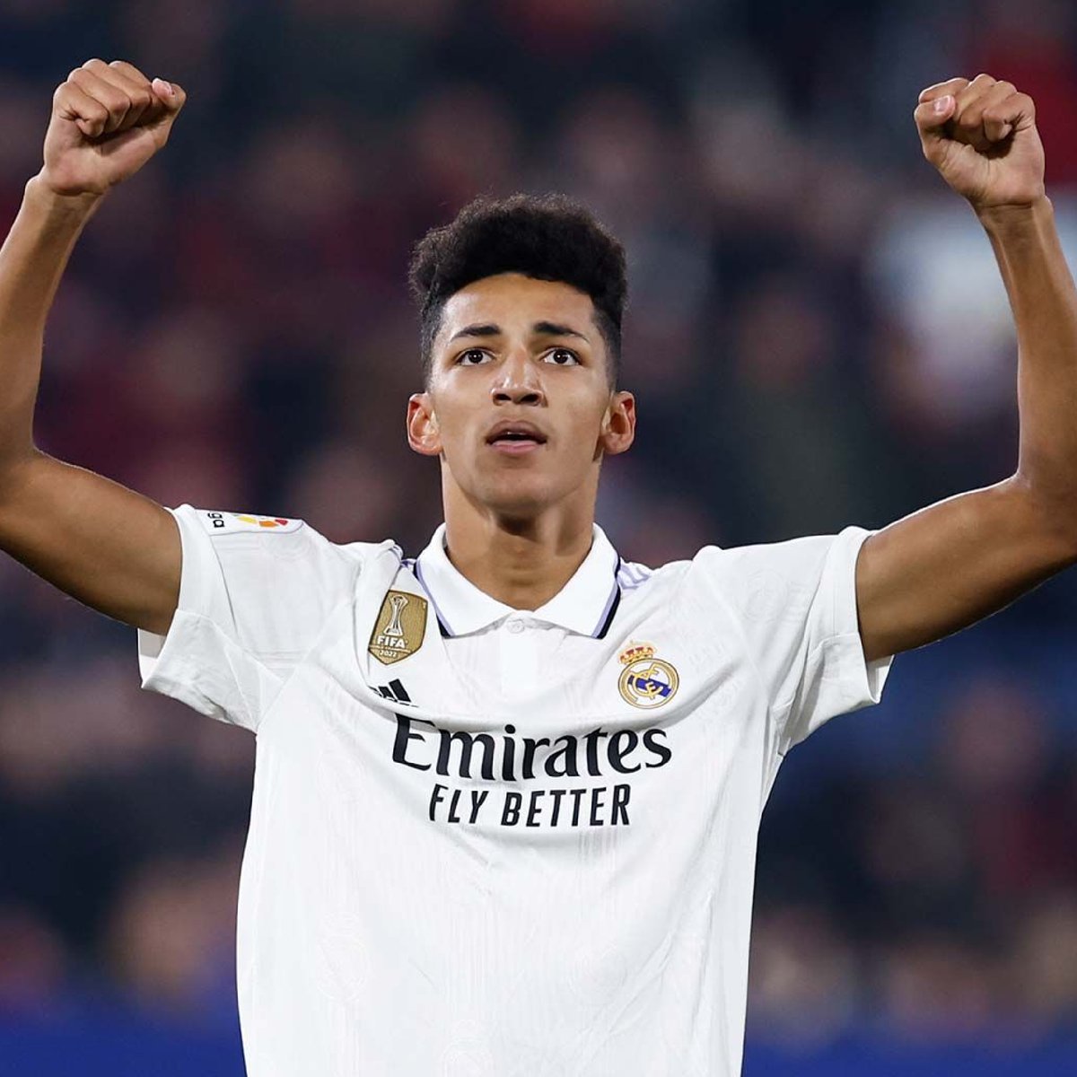 Imagina tener 18 años de edad y, en solo 4 minutos de juego, poner un par de asistencias en tu debut de Liga con el Real Madrid. Así fue la presentación de Álvaro Rodríguez con la camiseta del club más grande de la historia. TORO URUGUAYO.