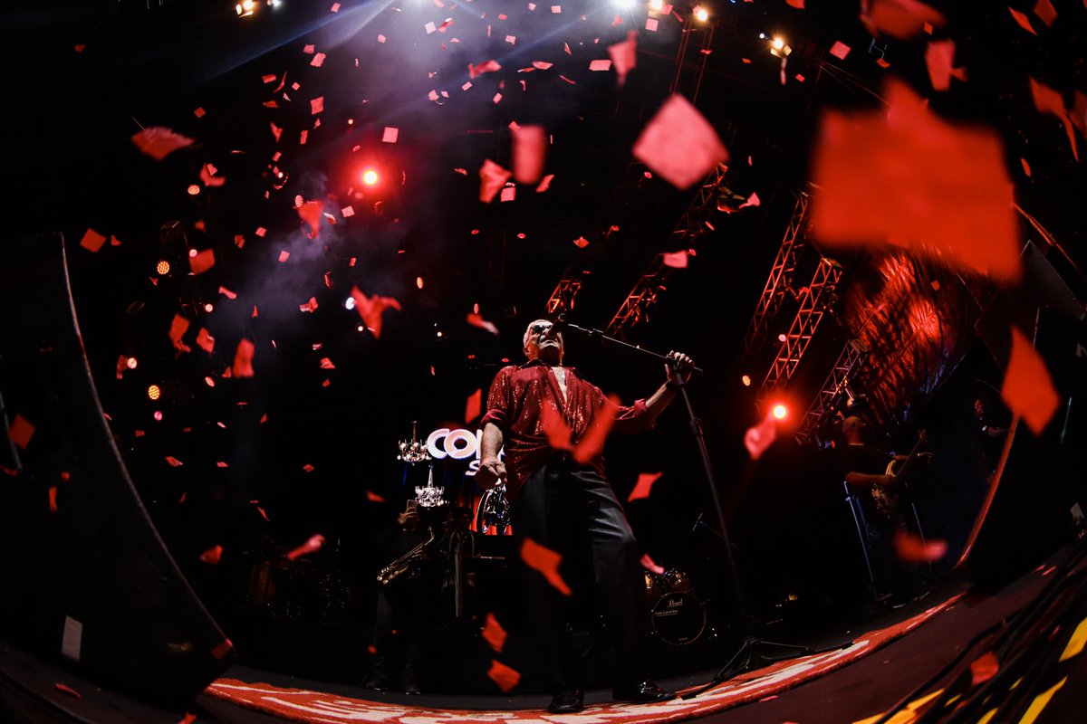 recbeatfestival's tweet photo. Que noite histórica 🍷

Prazer imenso receber a lenda viva @ocondesobrega no palco do Rec-Beat. Rolou clássicos pra dançar agarradinho, pular e sofrer um pouquinho…

Porque meu bem, ninguém é perfeito e a vida é assim 🎶🎶

📸:

#RecBeat2023 #RecBeat https://t.co/DlQ1raaEB4
