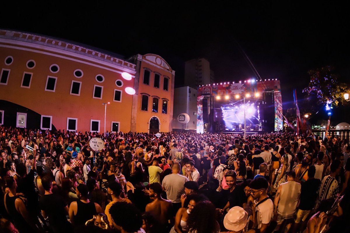 recbeatfestival's tweet photo. Que noite histórica 🍷

Prazer imenso receber a lenda viva @ocondesobrega no palco do Rec-Beat. Rolou clássicos pra dançar agarradinho, pular e sofrer um pouquinho…

Porque meu bem, ninguém é perfeito e a vida é assim 🎶🎶

📸:

#RecBeat2023 #RecBeat https://t.co/DlQ1raaEB4