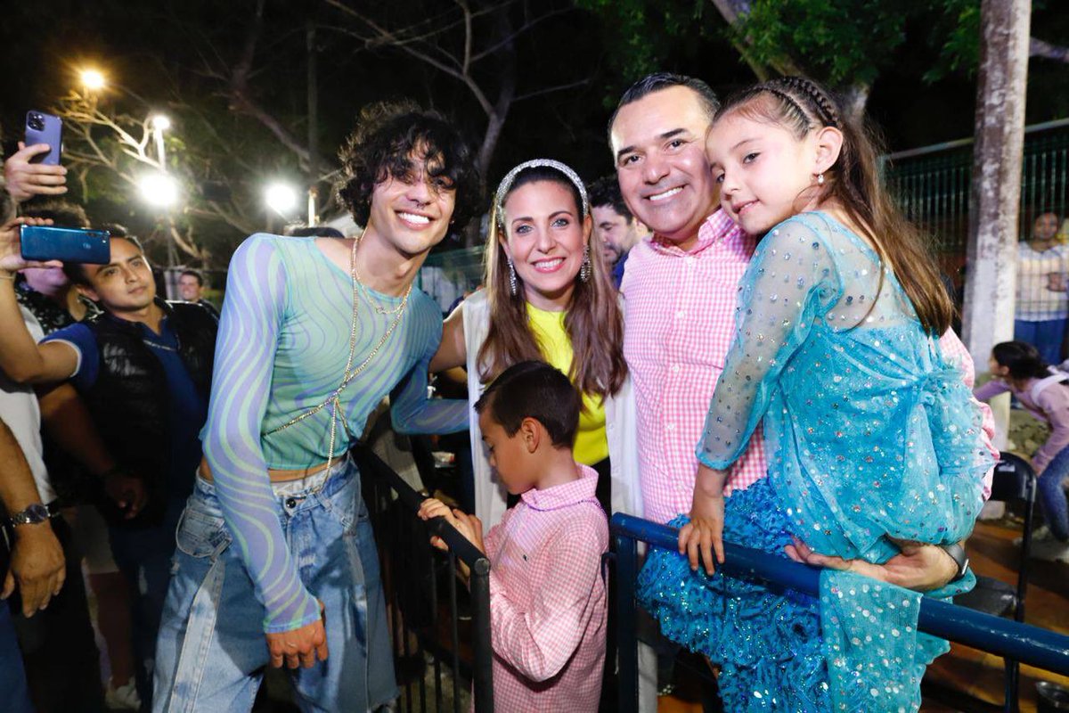 RenanBarrera's tweet photo. ¡Una noche llena de música y alegría en #LaFiestaDeLaCiudad🎉!

Increíble energía la que vivimos en el desfile de nuestro Sábado de Fantasía con más de 135 mil asistentes en #CiudadCarnaval. Vengan a vivir el Carnaval 2023?🎭 https://t.co/YiFBy7VqJZ
