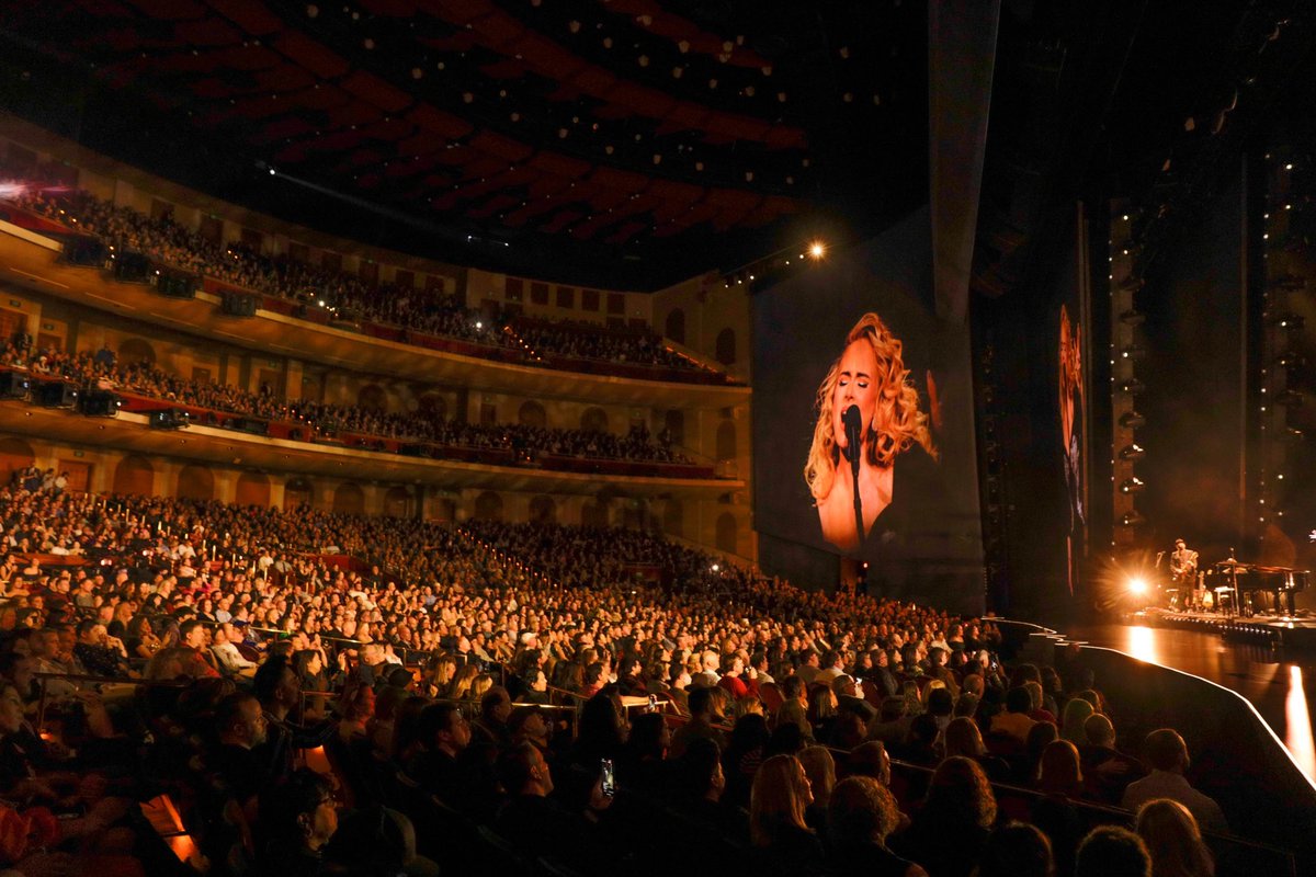 Adele's tweet image. Weekend 12