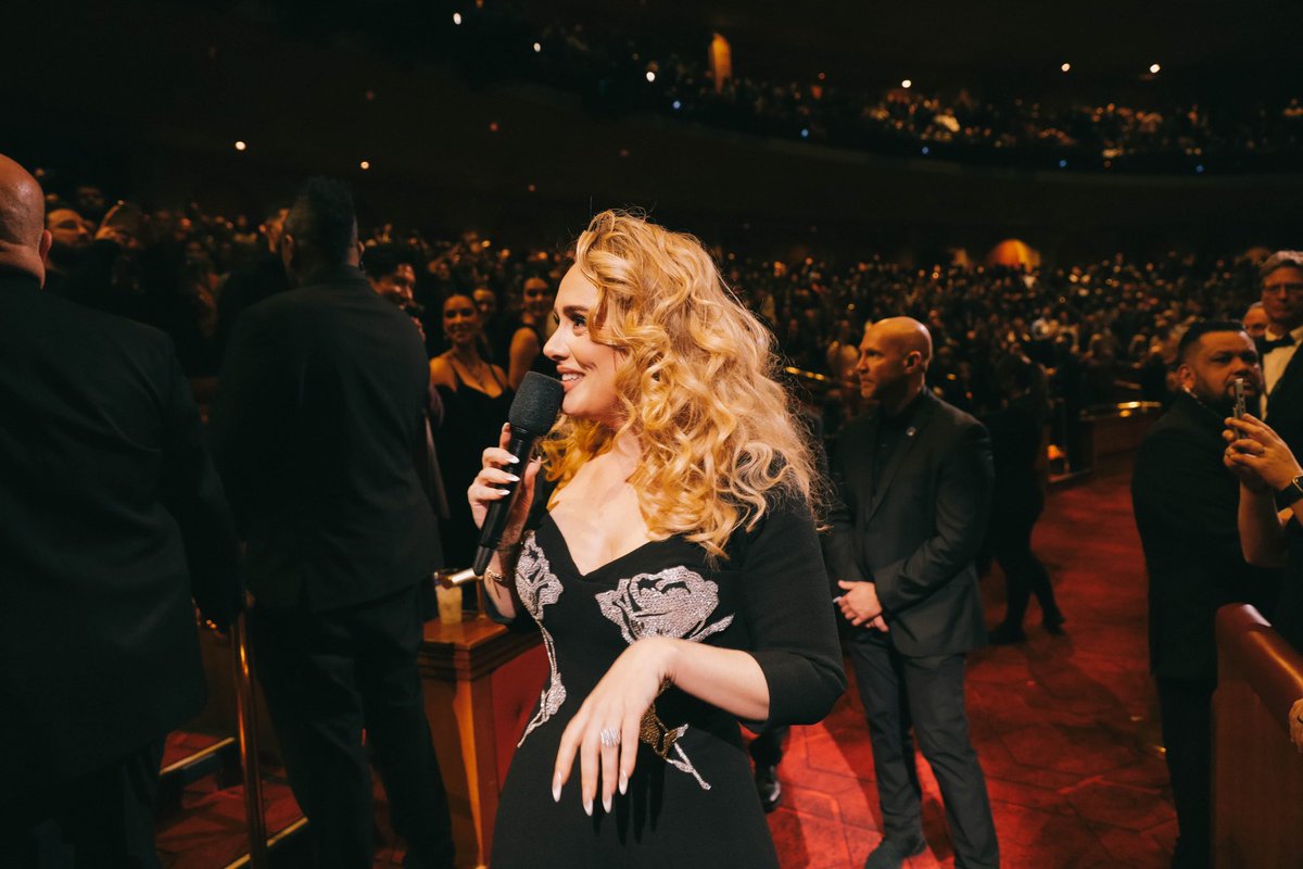 Adele's tweet image. Weekend 12