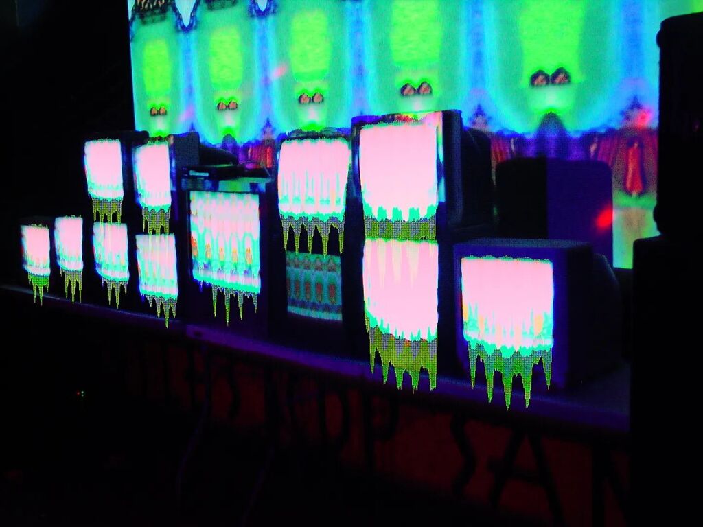 uglatto's tweet image. Our last Sweat.Biz vaporwave night thru the lens of my circuitbent Sony Cybershot, the CASCADE glitch cam. Currently have 3 of these bad boys left!

#digicam #glitchart #circuitbending instagr.am/p/Co1VgmHOmVO/