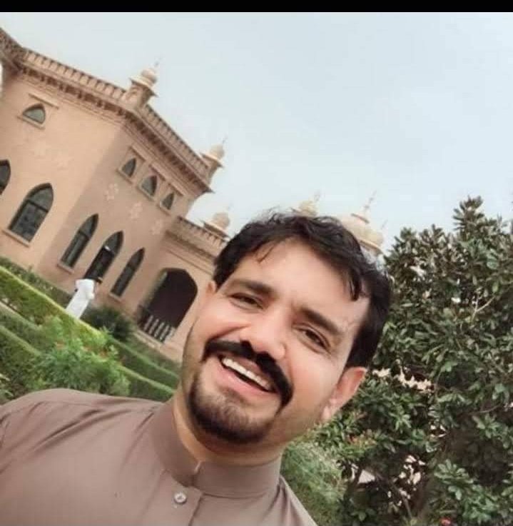 Azadcomrade12's tweet photo. Lecturer bashir ahmad, our english  teacher is shooted by someone in islamia collegiate school. May he rest in peace. 
واله سرجي ډېر دې خفه کړم 😢
خداي دې جنتونه نصيب کړه 
آمين https://t.co/BauvpmXlPO