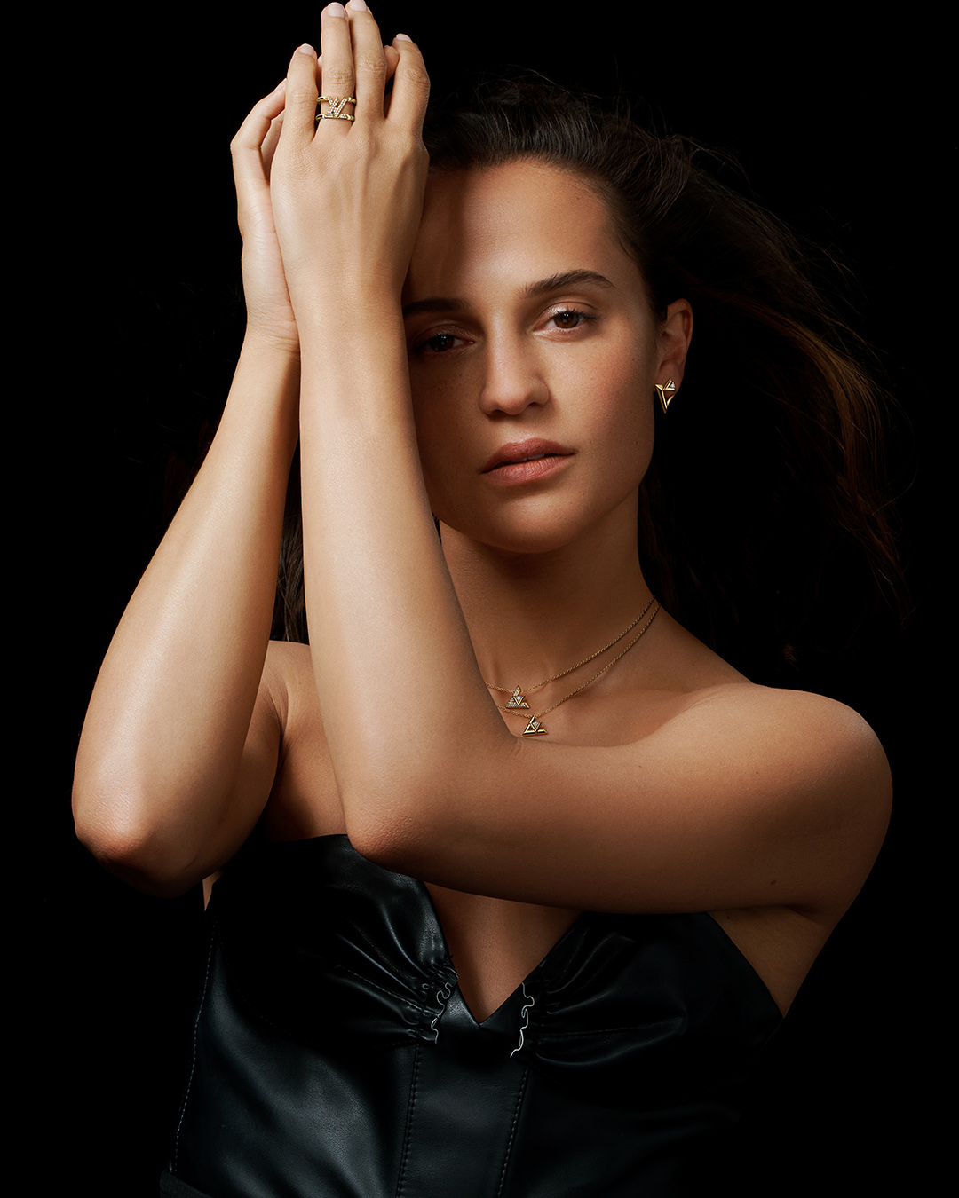 Louis Vuitton on X: #AliciaVikander for #LVVolt. Embodying the line's  dynamic and modern spirit, the actress showcases pieces from #LouisVuitton's  Fine Jewelry Collection by Francesca Amfitheatrof. Discover the full line  including the