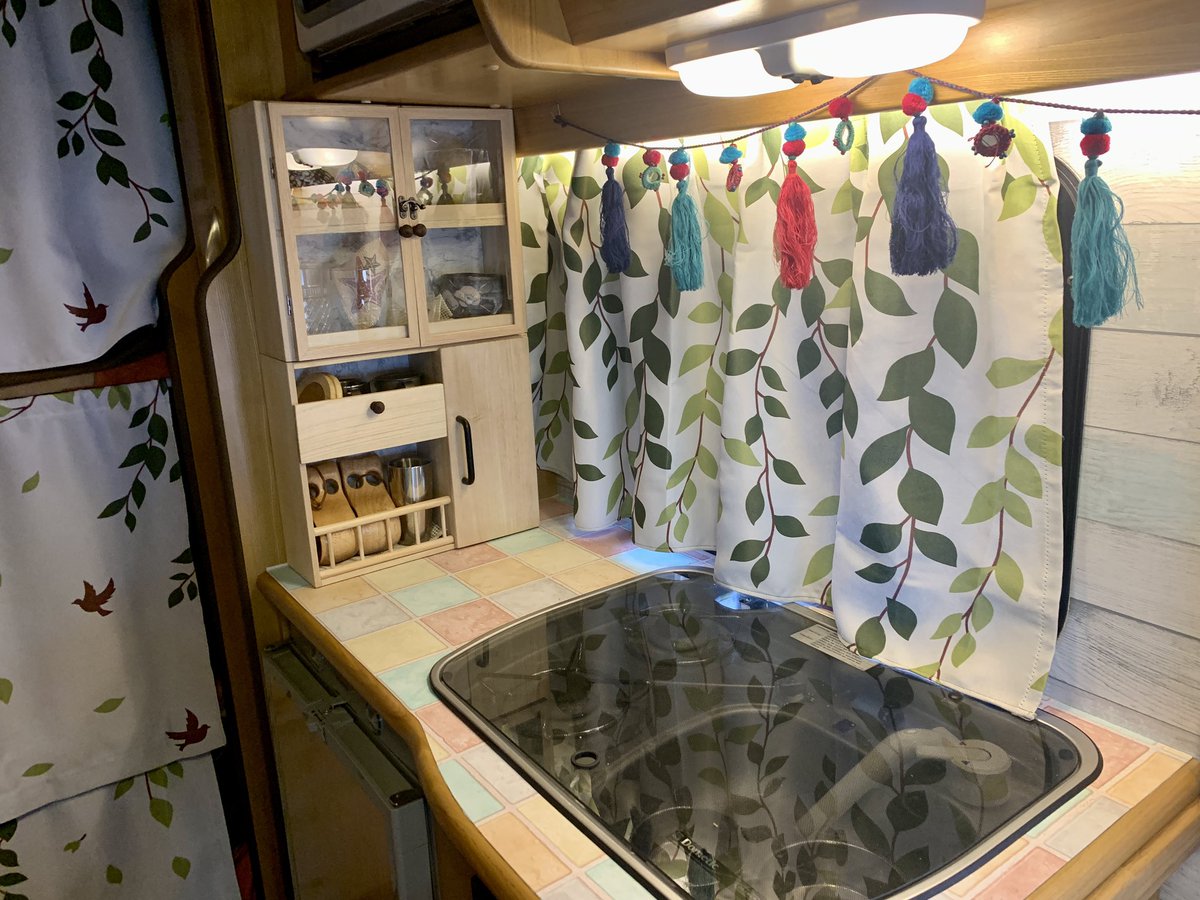DIY得意の友人が棚を取り付けてくれた！😃
カッチョ良い！感謝！感謝！☺️