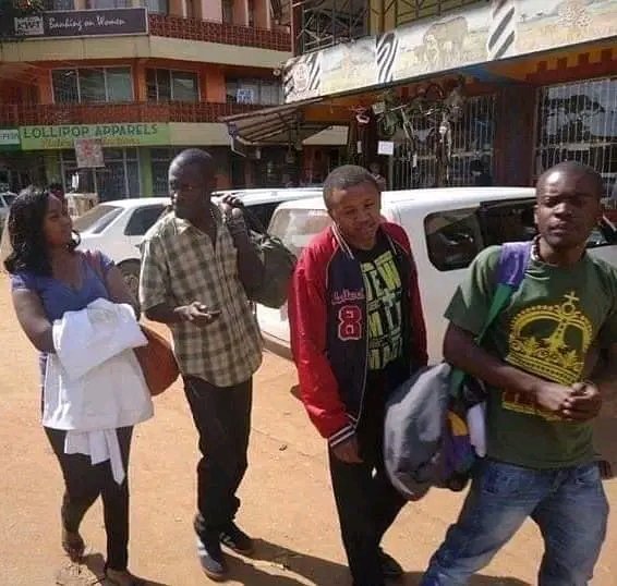 thee_hoof's tweet image. The materials used to make such kind of women ni kama iliisha.