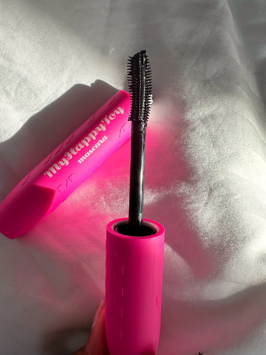 SecretStyleFile's tweet image. Look at the instant definition! I love the My Happy Toy mascara from Diego dalla Palma! 

Tried and tested just in time for #nationallashday #diegodallapalma #myhappytoy #myhappytoymascara #chooseyourtoy #newmascara  #diegodallapalmamilano @diegodallapalma
