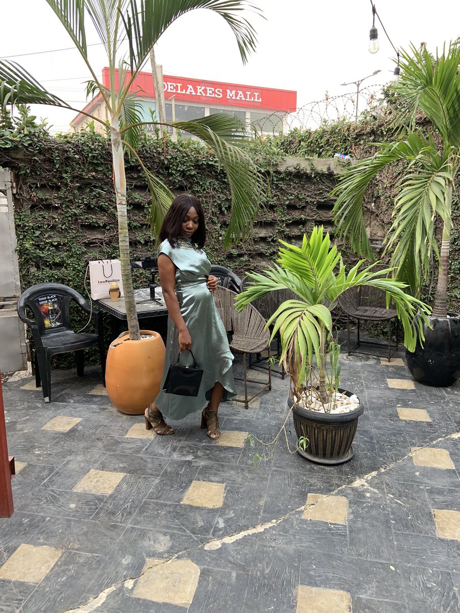 ENGeee_'s tweet image. So I did a thing yesterday.

at #SOL7 hosted by FREON that had guest singers in the likes of 

FREO.N
Zadok
The Jacobs Peters &amp;amp;
Oluchi Odi

We had interview sessions with the guests 💃💃 

Your girl is ready to host red carpet events 😄💃 

Happy Sunday