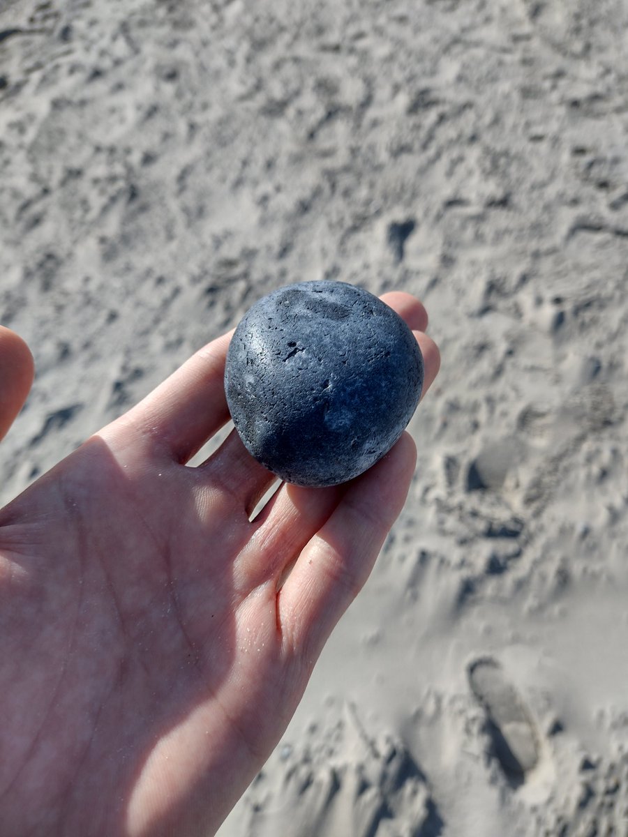 Hey @thoraschubert kannst du mir verraten was das für ein Stein ist? :)