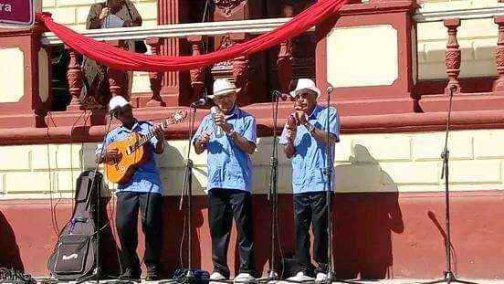 Se realiza en#Guantanamo la 44 semana de la Cultura
#JuntarYVencer
#TenemosMemoria 
<a href="/UlisesGuilarte/">Ulises Guilarte de Nacimiento</a> 
<a href="/Rafael_Perezgtm/">Rafael Pérez Fernández</a> 
<a href="/DiazCanelB/">Miguel Díaz-Canel Bermúdez</a> 
<a href="/ArletyBarazal/">Arlety Barazal Gutiérrez 🇨🇺</a> 
@CubaCentral 
<a href="/PartidoPCC/">Partido Comunista de Cuba</a> 
<a href="/prw/">prw</a> 
<a href="/VenceremosCuba/">Periódico Venceremos</a>