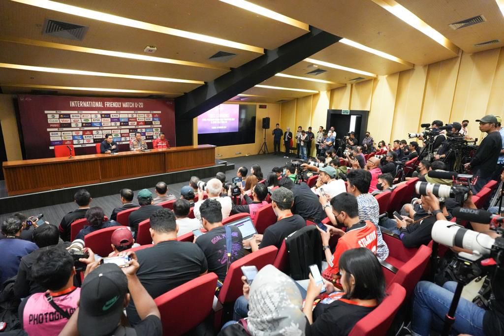 KARTU MERAH untuk mafia bola. Hukuman seumur hidup.

Percayalah, sepak bola tidak akan menang selama masih ada pengaturan skor oleh mafia. InsyaAllah kerja sama dengan Kapolri bisa mengobati borok dalam sistem.