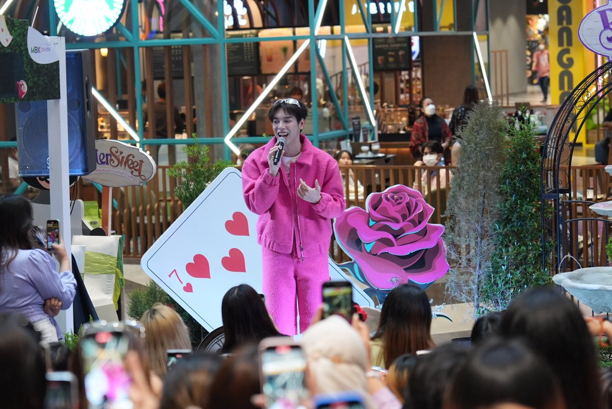 mbkcenterth's tweet photo. บรรยากาศกิจกรรม Meet & Greet สุดฟิน ในงาน Bitter Sweet กับ #เป็นต่อจีรภัทร
.
#MBKCenter
#MBKBitterSweet
#BitterSweet
#กาแฟขมขนมหวานเติมความสุข
#เป็นต่อ #LAZ1
#BitterSweetXPentorJrp https://t.co/mplLJYvRCv