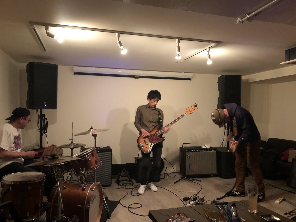 4akat's tweet photo. 高円寺fourth floor II ありがとうございました！

対バンのsundelayもボニクラマンもめっちゃかっこよかったです！

#高円寺fourthfloor 
#ボニクラマン
#sundelay
#nryy
#島森崇 https://t.co/NmXFl4Rbnw