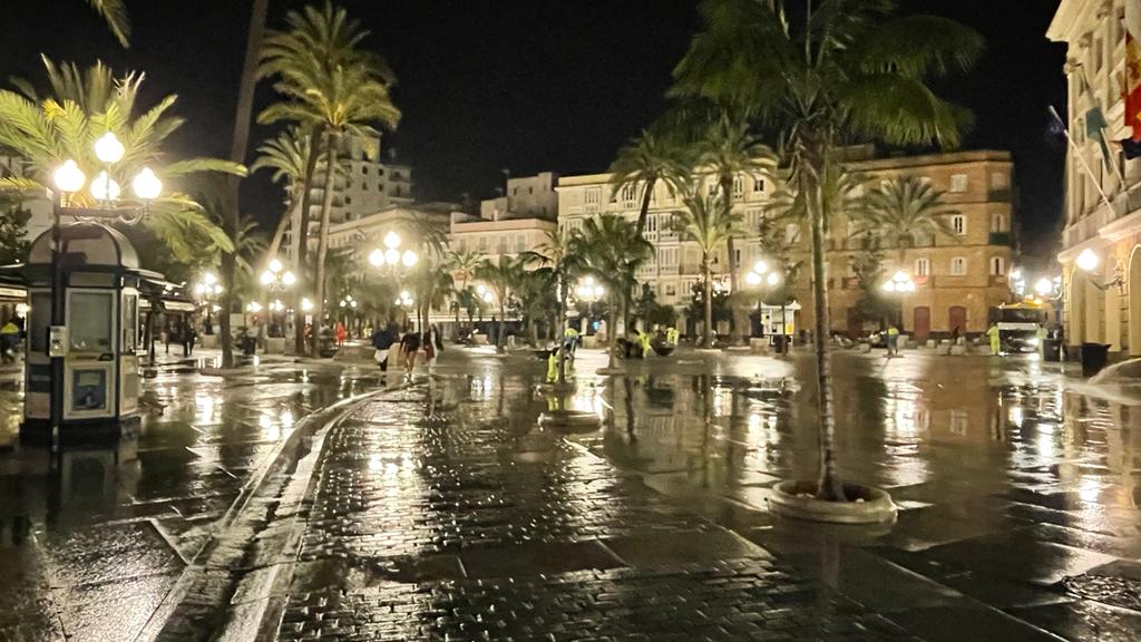 JM_Kichi's tweet photo. Y Cádiz amanece limpia y preparada para vivir su Domingo de Carnaval

Gracias a la plantilla del nuevo servicio de limpieza, y al refuerzo de 200 personas contratadas para Carnaval, porque han logrado que Cádiz luzca como merece para afrontar otro gran día de su fiesta más grande https://t.co/8rxOJ10dPS