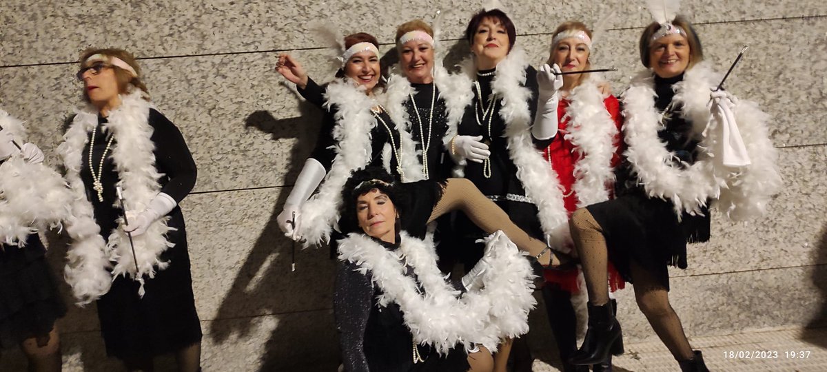 ParlaBaila's tweet photo. Baila Conmigo ha disfrutado otro año más de la diversión del Carnaval, comparsa con 40 participantes que con su alegría y desparpajo desfilaron por las calles de Parla, coreografía en el teatro Jaime Salom y luego gran baile de Carnaval https://t.co/hmNGxJPl98