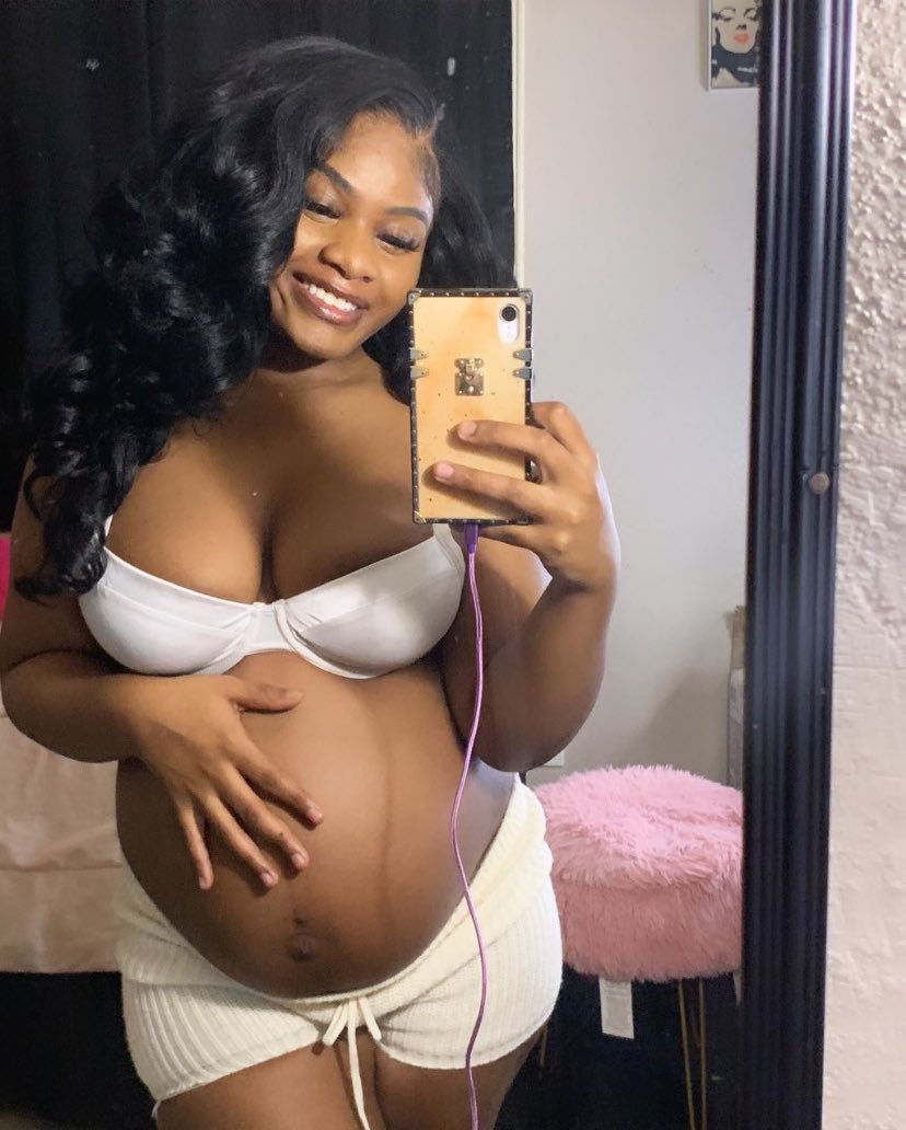 dkdabrat's tweet image. all belly 🎀 #4weeksleft