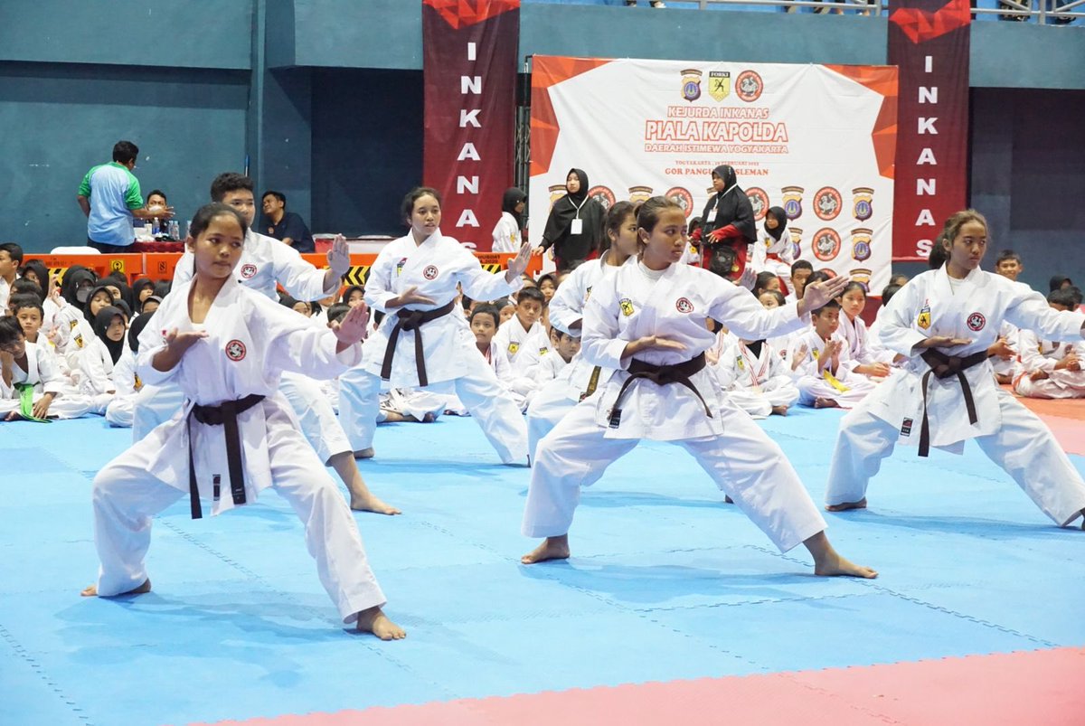 kapoldaDIY's tweet photo. Beladiri adalah bagian dari kecerdasan fisik.

"Menang bukanlah tujuan tapi bonus,   Teknik benar dan sportivitas adalah nafas dari seni beladiri..."

#PolriPresisi
#TransformasiPolri https://t.co/cu6ZkjpUNK