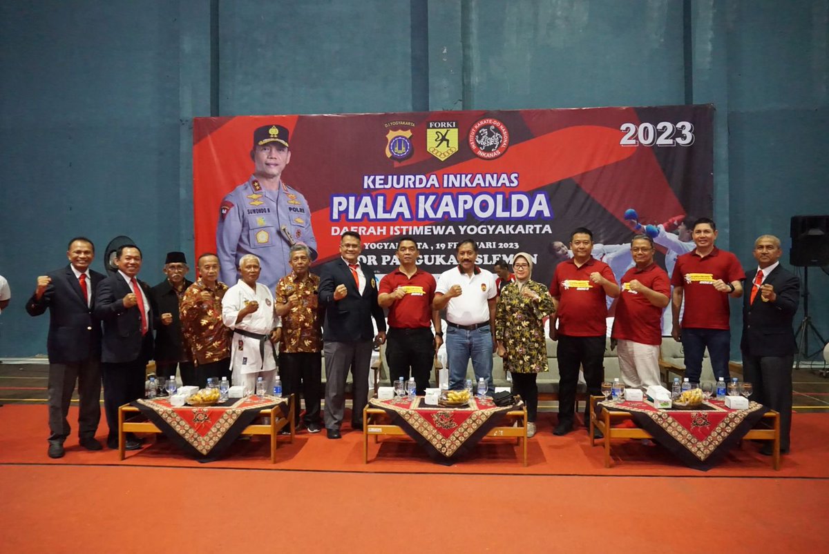 kapoldaDIY's tweet photo. Beladiri adalah bagian dari kecerdasan fisik.

"Menang bukanlah tujuan tapi bonus,   Teknik benar dan sportivitas adalah nafas dari seni beladiri..."

#PolriPresisi
#TransformasiPolri https://t.co/cu6ZkjpUNK
