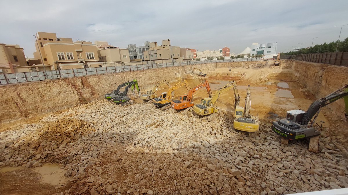 UnitedHava's tweet photo. أعمال الحفر لاحد مشاريعنا بالرياض _ حي عرقة
نسعي دائما لتقديم الأفضل 👌🏻🏗🧱
#مول_Terraces
#أنامل_العمران https://t.co/Gn5bP769LP