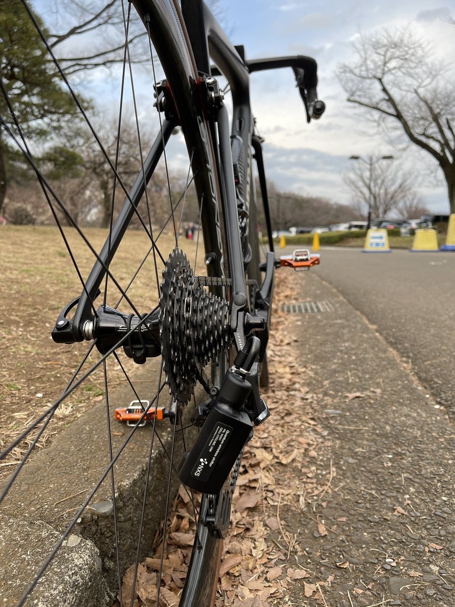 ihabfat's tweet photo. ｼﾏﾆｮｰﾛｴｯｸｽﾗﾑのアップデート💡
NXS Wirelessの取り付け位置変更🪱
張り出しは少なくなったけどやや変速が不安定..
#xshifter #cellcycling #shimano #sram #campagnolo https://t.co/2rJva4y3DB
