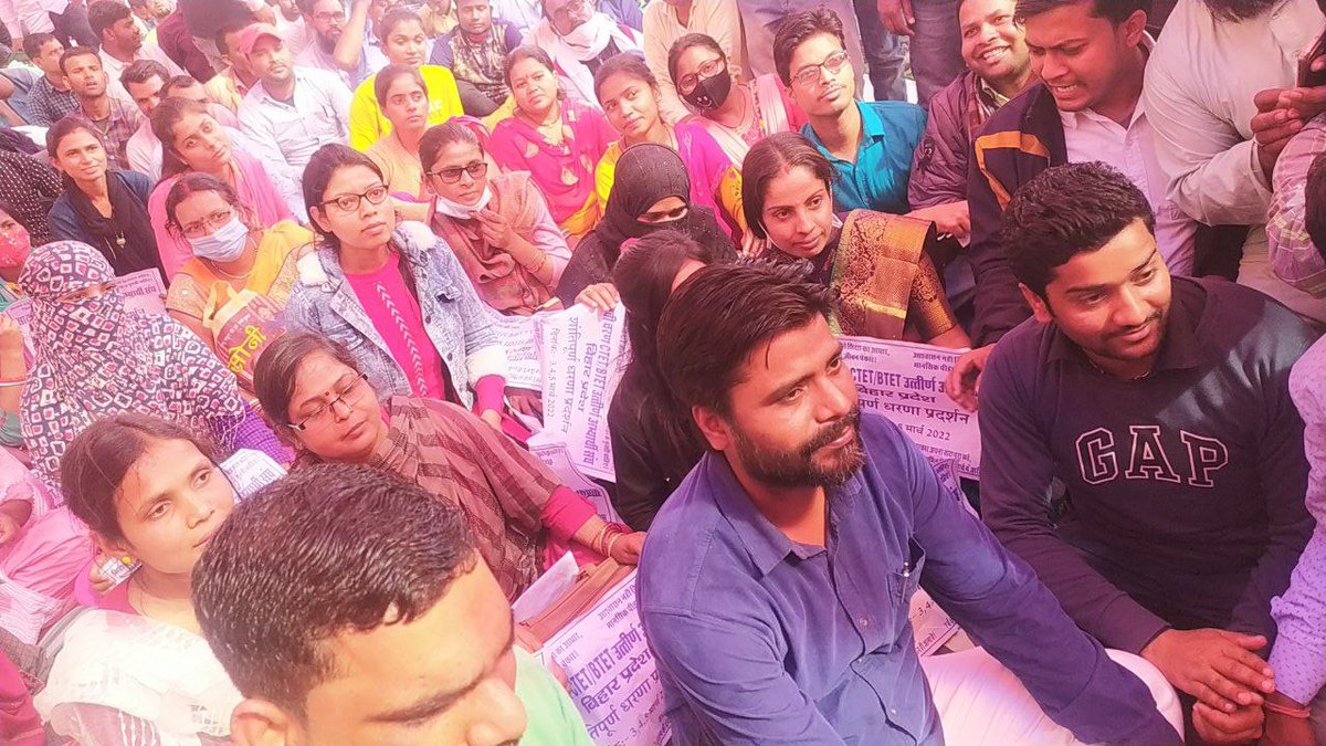 amansahib7's tweet photo. अंतिम कतार में खड़े अभ्यर्थी की बहाली तब सुनिश्चित होगी जब प्राथमिक में सीटों की संख्या बढ़ेगी श्रीमान। 
@ProfShekharRJD @BJP4Bihar
@yadavtejashwi @ravidinkar
@NitishKumar @DipakKrIAS
#1to8_SEAT_130000
#1to8_SEAT_130000
#1to8_SEAT_130000 https://t.co/YUc6SzXvf2