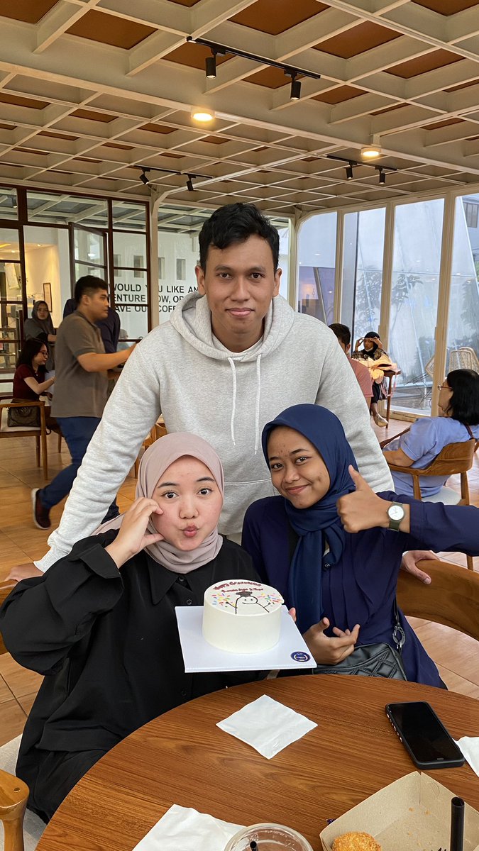 prettyunlocked's tweet photo. Thank you for one year and a half Tokopedia, Officially S.Tkpd lol. What a big chance, experiences and progress. Thankyou guys for always support me since Day-1 as CFS till being ur Leader. Without u aq ambyaar 🥹🥰💚🌻🧁🫶🏼✨ https://t.co/3Pa4tiYosP