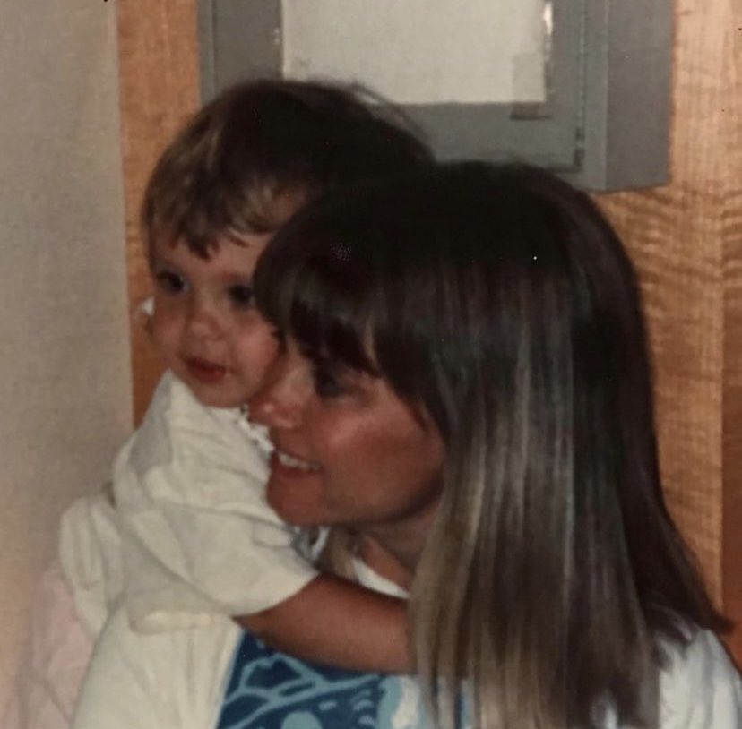 Olivia and her daughter Chloe photographed in 1988 🤍