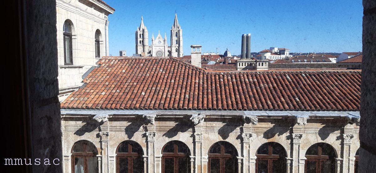 Una vista que está al alcance de todos 
#PalaciodelosGuzmanes 
#Catedral 
#Leon