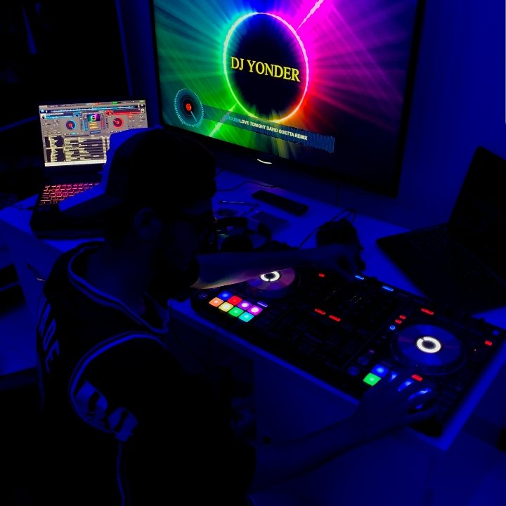 _yonder2's tweet image. یه دیجی اگه با یه اهنگ شروع میکنه.
اون ترک و اهنگ باید از همه چیزی که مارو ساخته درست شده باشه.
از جایی که میاین.
از کسایی که میشناسین!