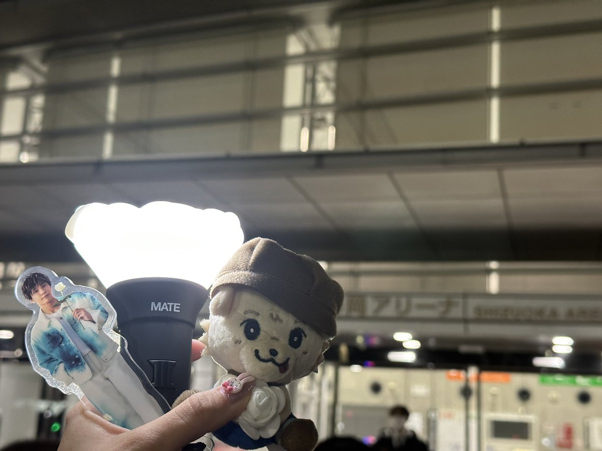 shan_4F920's tweet photo. 最前列さいっこうだった
シルバーアクセがぶつかる些細な音とかも
聞き取れる距離の破壊力よ🫣
語彙力ないしピントも合わない
#岩田は今日も美しい
#そなたは美しい
#岩ちゃん
#三代目JSOULBROTHERS
#3jsb #エコパアリーナ
#STARS_MATE https://t.co/Zq2bfftDQr
