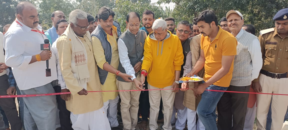 dralokksuman's tweet photo. आज गोपालगंज के सिधवलिया प्रखंड के ग्राम पंचायत कुशहर में पी सी सी रोड एवं ग्राम पंचायत बुधसी में पथ पर पुल के निर्माण का उद्घाटन किया।      
       गांव में स्थानीय लोगों एवं कार्यकर्ताओं से मिला एवं जनता को अपने द्वारा किए गए कार्यों की जानकारी दी एवं उनकी समस्या सुनी। https://t.co/qDviaGZByT