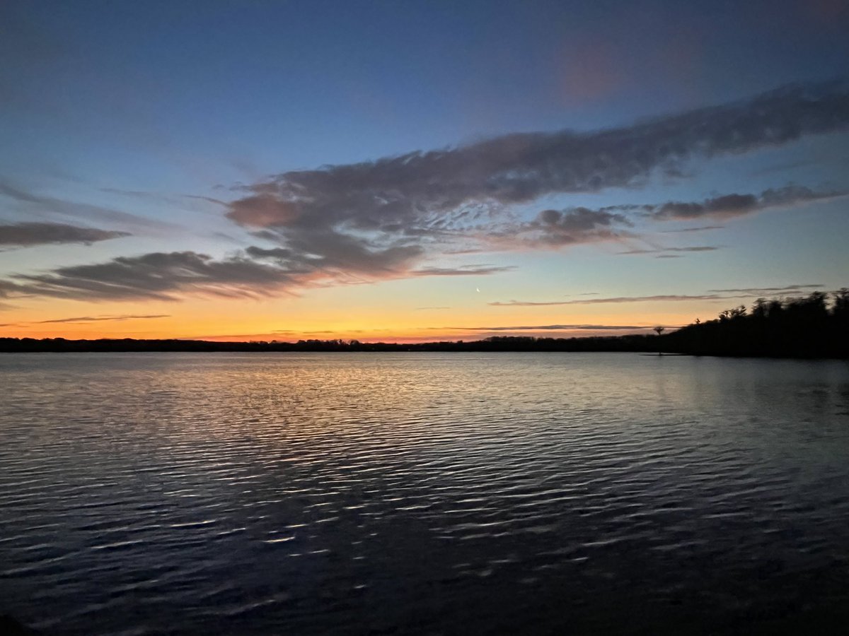 Craig4ccccs's tweet photo. @EricBurrisWESH Sunrise over Dixie Lake, Lake Louisa State Park https://t.co/8z88yjjClZ