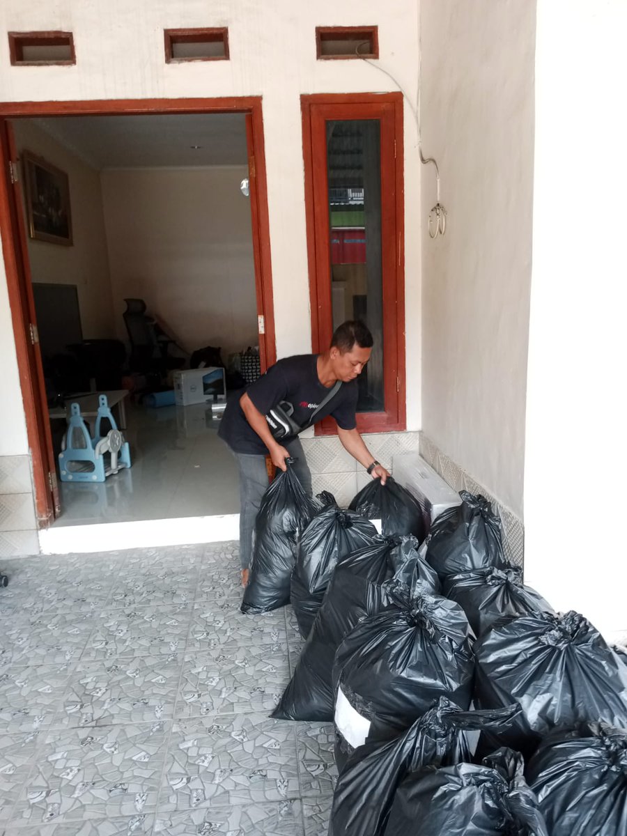 mo_pindah's tweet photo. Pindahan Rumah Dari Cikini Jakarta Pusat ke Gading Serpong
#mopindah #jasapindahan #jasapindahanrumah #jasapindahrumah #jasapindahantarprovinsi #jasapindahanjakarta #jasapindahanapartemen #moversandpackers
Salam Hangat Selalu dari https://t.co/dOqtiATD4z https://t.co/9hYBuTpjyw