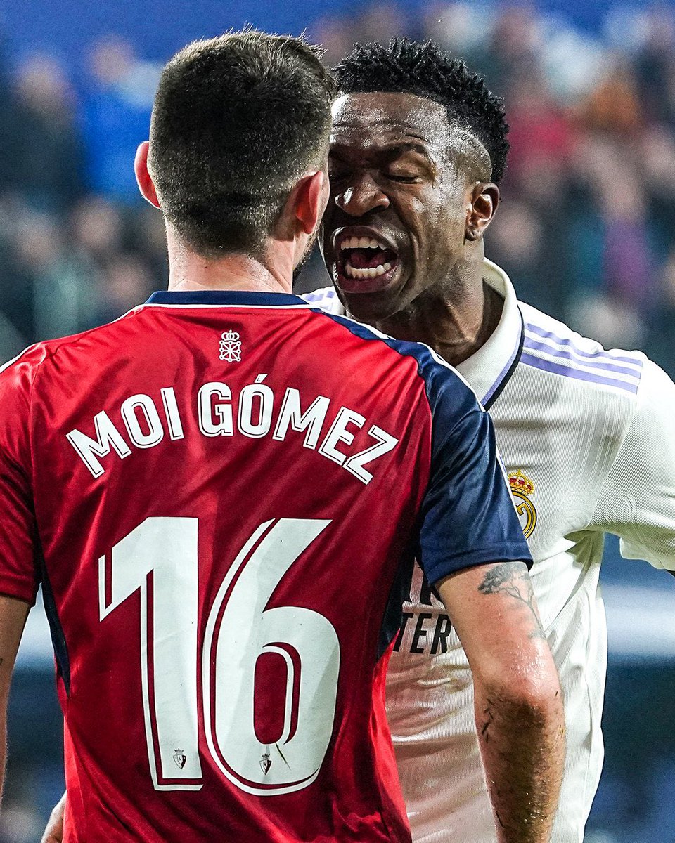 fernandociordia's tweet photo. Condeno el insulto (hubo) y el juego sucio (no hubo), pero ayer en El Sadar comprendimos por qué Vinicius, que es un gran futbolista, enciende tanto a los rivales y a las aficiones. Él también insulta, provoca y participa en este circo montado a su alrededor. https://t.co/VQqYw2hdFW