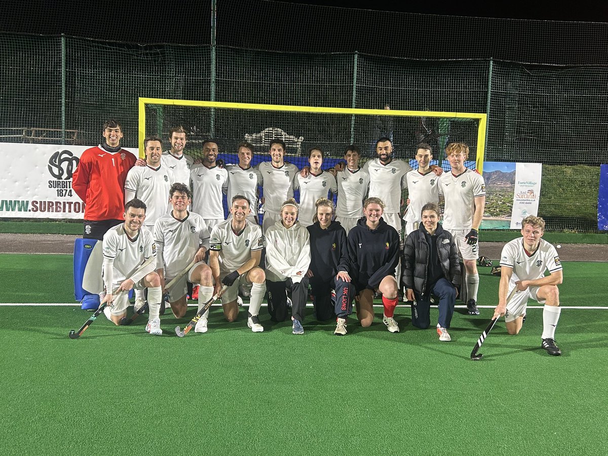 Jess_Lamps's tweet photo. Thank you to men 1s @SurbitonHC for allowing us @girls_lions to be a ball collectors. Well done on your win 👏👏 A great day 🏑 @UKLionsHockey1 @Anglianeagles @ieshockeyclub https://t.co/bnHQ2kjYXU