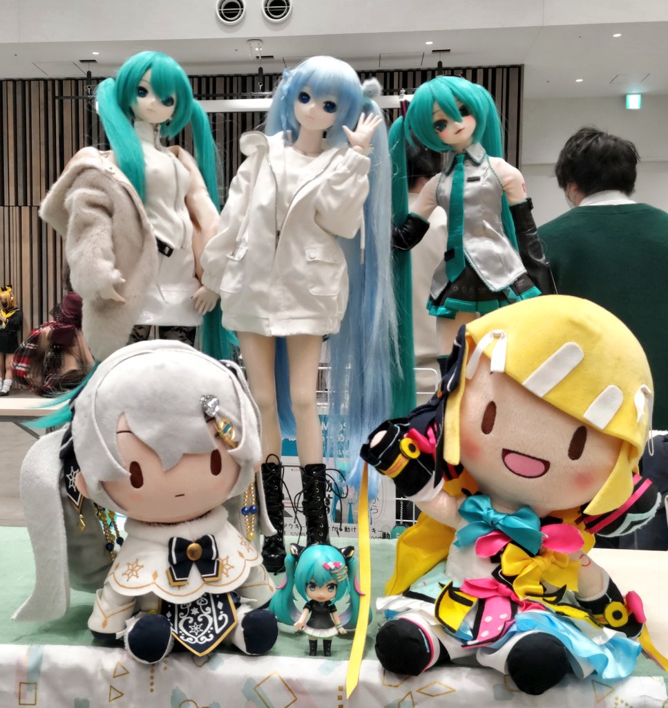 ボーマスお疲れ様でした。
2枚目は色紙抽選の裏側です。
新しい場所の影響か雪ミク直後の影響なのかはわからないけど、いつもより一般参加が少なかった印象。
でもボカロが好きな方々しかいないので楽しく過ごせました♪
やはりあの皆様で和気あいあいするあの空気感が好きです。オンリーの醍醐味!