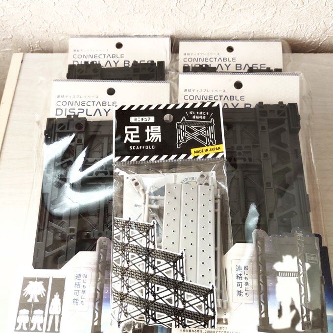 遠いセリアでやっと入手しました!!🎉ちょうど在庫がなくなりました。横向きにしてみてみたら…めちゃくちゃ良くない？武器もは