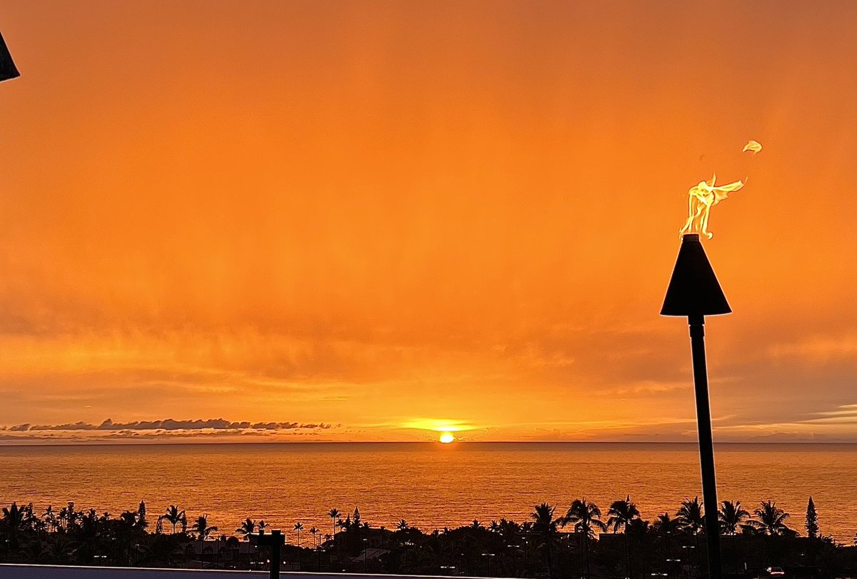 And that’s wrap folks , #sunset from #samchoys #kailuakona #hawaii #kona