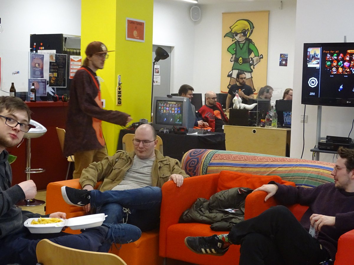 MunichMelee's tweet photo. GGs an alle #SmashForever Attendees gestern! War wieder mega!
Auf der Siegertribüne:
@Coro_ssbm 🥇
@SaboCrown 🥈
@Gaston_ssbm 🥉
Amateurs winner:
el sobrino 🪵
#n64 winner:
#wesker
Winning crew:
#JayT-Crew 🍺
Gute Besserung an alle Kranken! ❤️🩹🤒
https://t.co/RaW624Q2C1 https://t.co/OGMXPXRSsd
