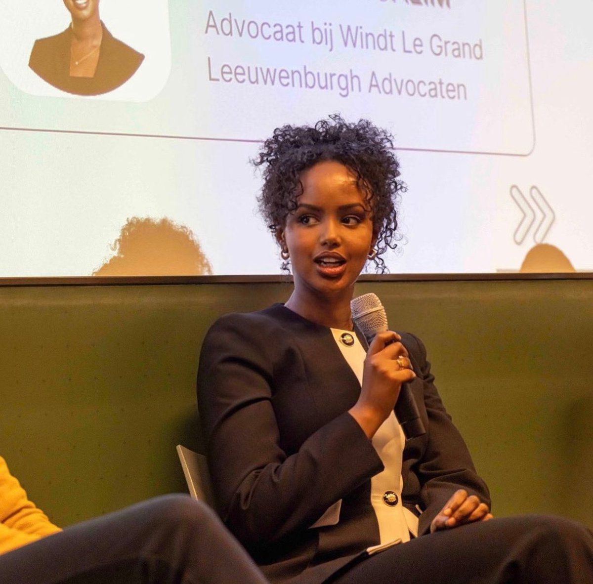 nyrsmlm's tweet photo. Last event of Sommillials was great! I was inspired by the students and their discipline to build their own network. My message to them was simple: don't be too hard on yourself and enjoy the process. And ofc, never let anyone else set the bar for you, esp not a system. https://t.co/zNg4ae9hqA