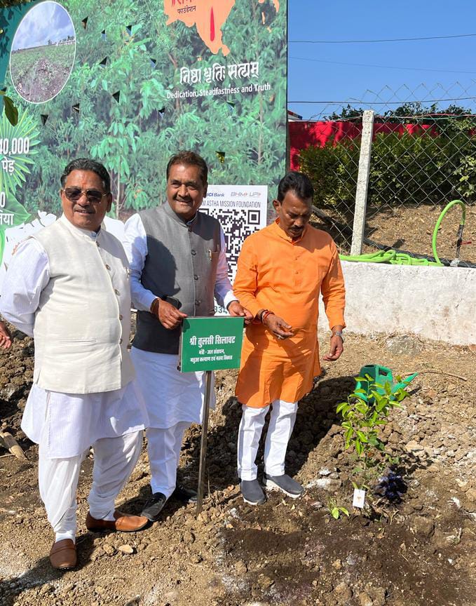 Ramkhelawanbjp's tweet photo. आपसे अनुरोध है कि खुशी के अवसर पर आप भी एक पौधा जरूर लगाएं। 

इस दौरान प्रदेश संगठन महामंत्री श्री @HitanandSharma  जी, प्रदेश अध���यक्ष @vdsharmabjp जी और कैबिनेट के अन्य साथी मंत्रीगण उपस्थित रहे।

#OnePlantADay #GreenMPwithShivraj
@BJP4India @narendramodi @BJP4MP @ChouhanShivraj https://t.co/yJHHPQI24Z