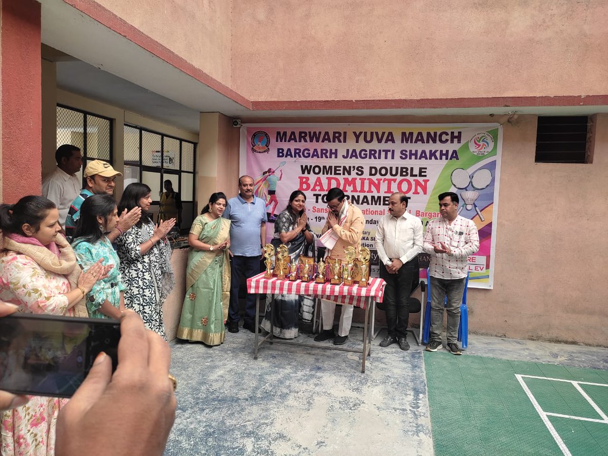 LipsitMishra's tweet photo. Attended the opening ceremony of women's Badminton tournament organized by Marwari Yuva Manch, Jagriti Sakha Bargarh alongwith Hon'ble MP Sri Suresh Pujari. https://t.co/A7ZjYOsKLc