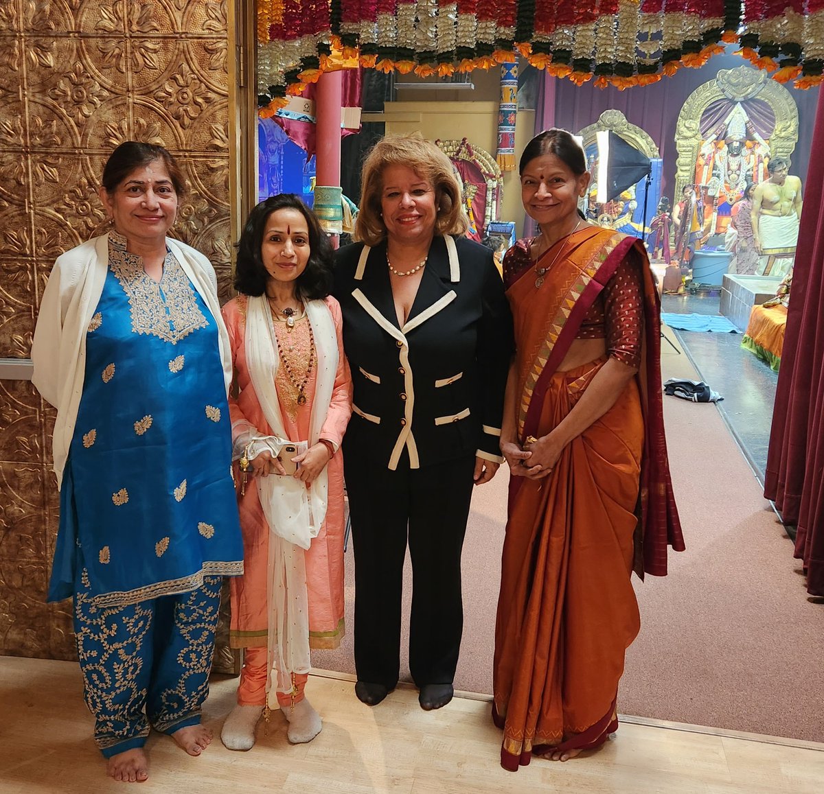 TeresaCoxUS's tweet photo. Honored and humbled to receive Social Justice Award today!! Thank you to Kailasa Bay Area Hindu Community!!  #HonoredAndHumbled  #JusticeForAll  #socialjusticewarrior #unityindiversity  #diversityequityinclusion #kailasa #dharma #drmlk #ghandi #HumanRights https://t.co/vvEHv6LI8N