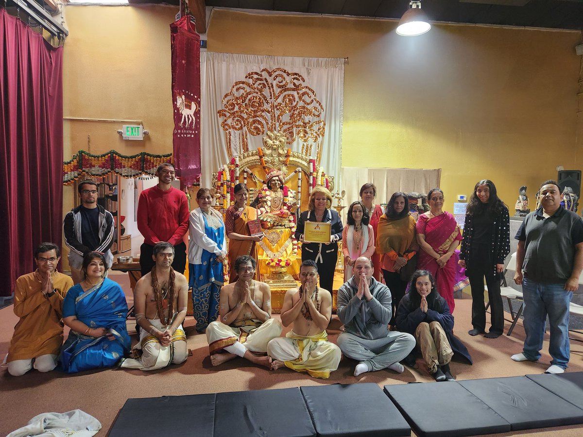 TeresaCoxUS's tweet photo. Honored and humbled to receive Social Justice Award today!! Thank you to Kailasa Bay Area Hindu Community!!  #HonoredAndHumbled  #JusticeForAll  #socialjusticewarrior #unityindiversity  #diversityequityinclusion #kailasa #dharma #drmlk #ghandi #HumanRights https://t.co/vvEHv6LI8N