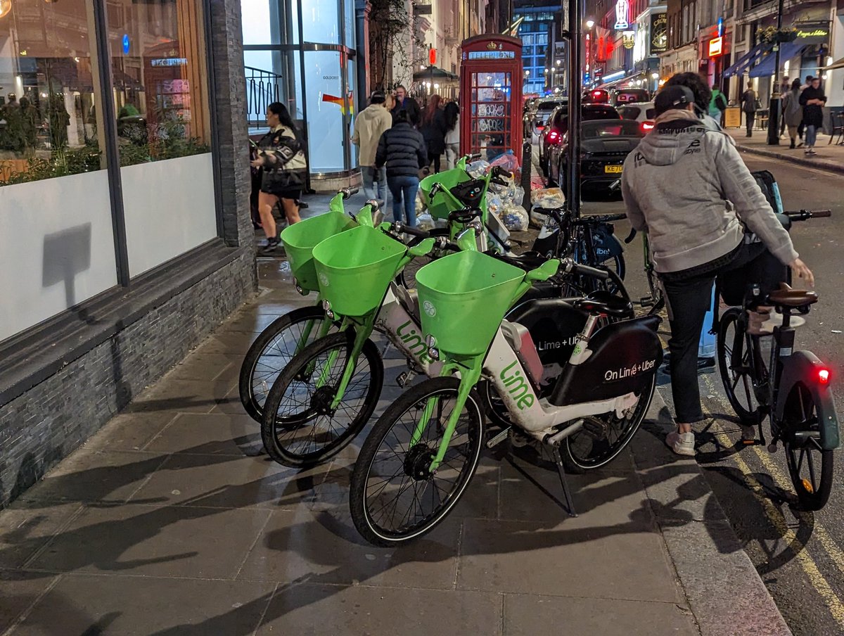 stateofsoho's tweet photo. Single file in #DeanSt #Soho. Last night's @limebike contribution to accessibility. Apparently fines for for users start at a derisory ยฃ2! @limebike obviously have a Corporate Social Irresponsibility policy. https://t.co/YdvbZ2tbT5