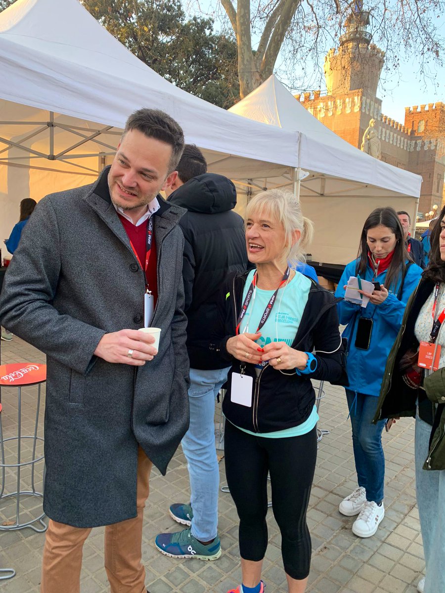 FelipeCamposlh's tweet photo. 🏃♀️Avui milers de persones s’han posat un dorsal i unes vambes i han participat en la @mitjabarcelona
Una forma immillorable de gaudir de la ciutat de #Barcelona i de l’esport.
🚰@aiguesbcnclient hi ha contribuït amb els seus punts d’avituallament sostenible.
#TimeToBeTheFirst https://t.co/eO6LOQE3rp