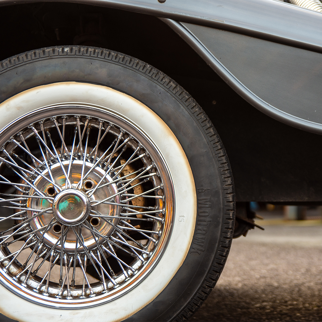 EventMotorsIE's tweet photo. Wheels Wheels Wheels! Check out the gorgeous wheels on Grace, our 1930's Style Beauford Convertible! @PatFitzOfficial 
#FitzgibbonEventMotors #EventMotorsIE #IrishWedding #WeddingCar #IrishBusiness https://t.co/yhsL31AXrU