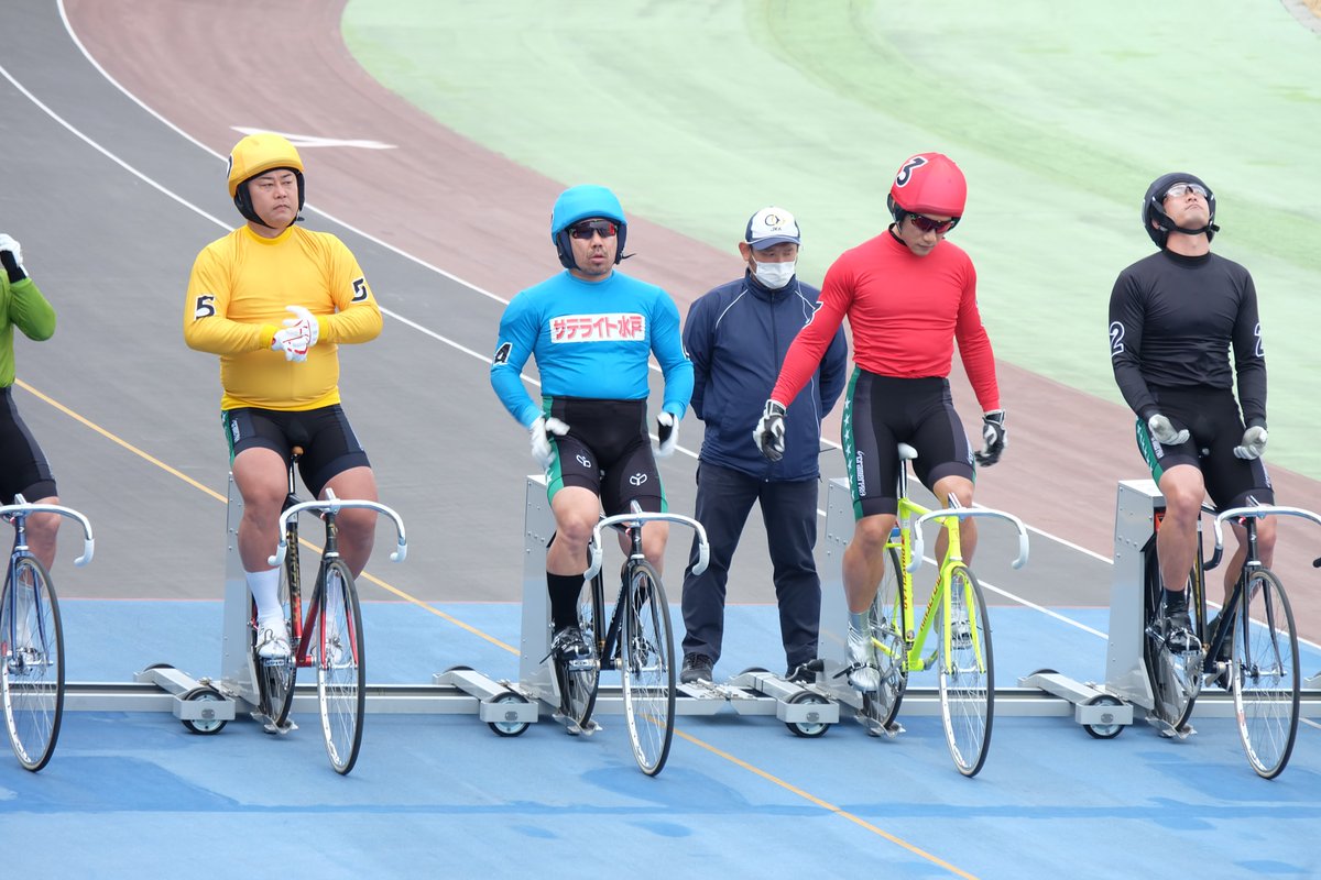 常磐レジェンドカップ・Ｓしおさい鹿島杯　ＦⅡ
12R　S級決勝
優勝は地元茨城の #鈴木謙太郎 選手
力強く捲り、見事な地元優勝🏆おめでとう👏
２着は岡山の #山本奨 選手
３着は茨城の #堀政美 選手
同乗した地元の #浦川尊明 選手は残念ながら５着でした🥲
ファンのみんな、３日間応援ありがとう🐰