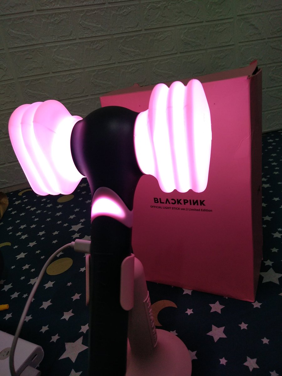 kwoniematopia's tweet photo. WTS/LFB

Blackpink Lightstick version 2, what you see what you get. On hand and can be ship immediately for only 1900, rfs badly need funds. Please adopt my hammer bong!

Mop: Gcash
#Blackpink #Lightsticks https://t.co/PU07SXBm8a